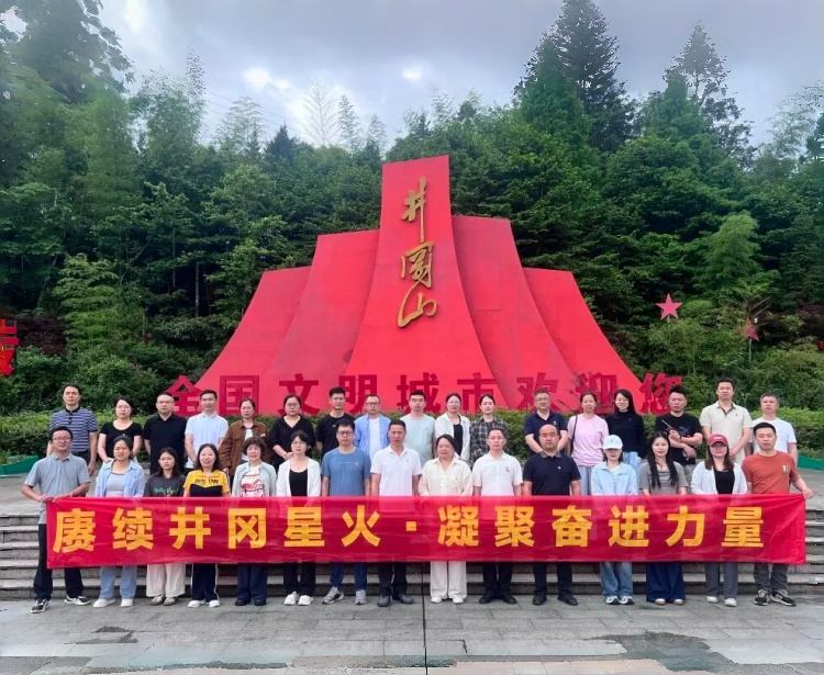 تعزيز الوحدة: خلوة فريق الهندسة في شركة Fxsino في جينغقانغشان