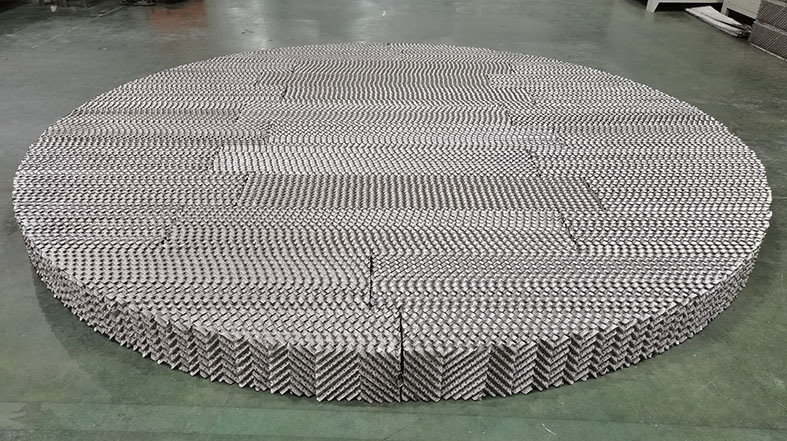 500Y metal structured packing discs installed in a distillation column with 90 degree rotation between layers